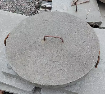 Betoninen kaivonkannen luukku 50 Ø cm - Kaivonrenkaat ja kannet - LP50 - 1