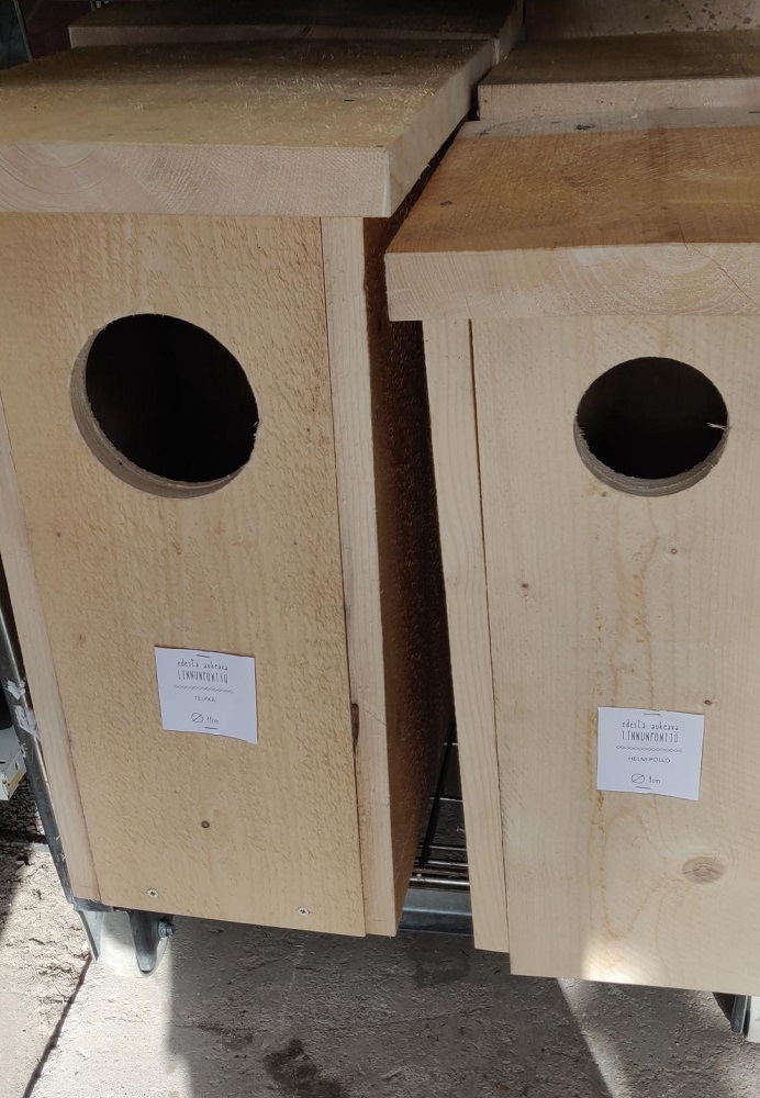 Kotimainen Linnunpönttö 32mm - Ulkolinnun ruoat ja tarvikkeet - 000000123458 - 1